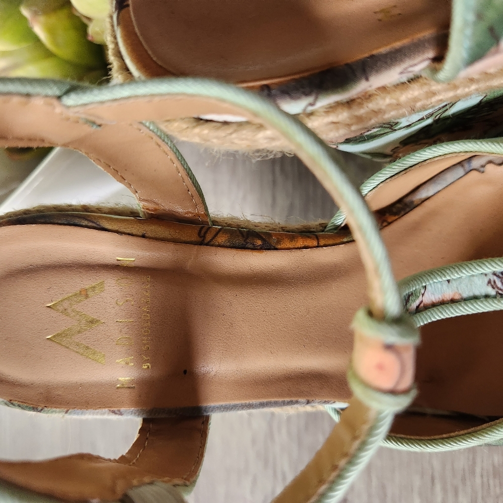 Mint Green Floral Shoe dazzle - Picture 4 of 4